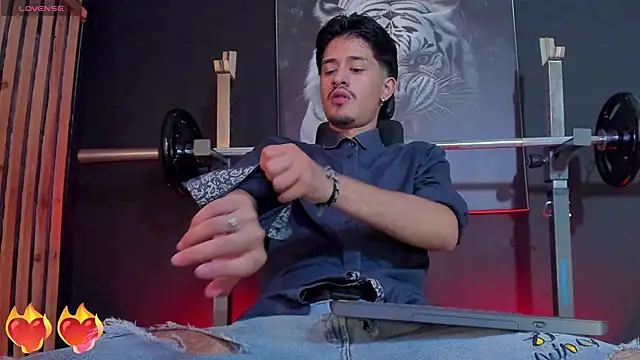 Snapshot of DimitriDeluxe chatting on 10-29-25, 08:21 DimitriDeluxe online show from 10-29-25, 08:21