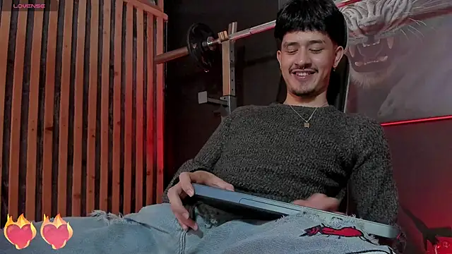 Snapshot of DimitriDeluxe chatting on 10-30-25, 07:47 DimitriDeluxe online show from 10-30-25, 07:47