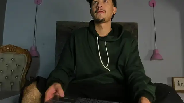 Snapshot of DimitriDeluxe chatting on 10-31-25, 12:28 DimitriDeluxe online show from 10-31-25, 12:28