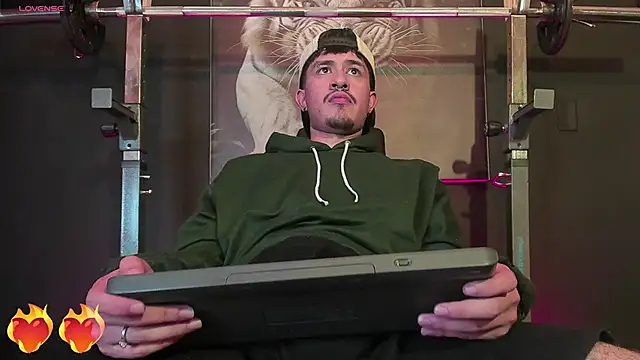 Snapshot of DimitriDeluxe chatting on 11-01-25, 12:34 DimitriDeluxe online show from 11-01-25, 12:34