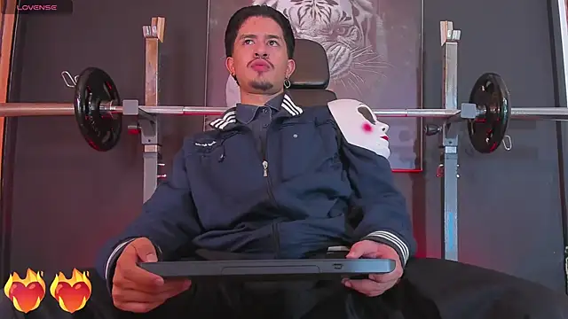 Snapshot of DimitriDeluxe chatting on 11-01-25, 08:11 DimitriDeluxe online show from 11-01-25, 08:11