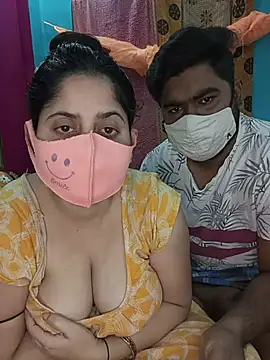 Snapshot of indiancouple659 chatting on 03-02-26, 11:28 indiancouple659 online show from 03-02-26, 11:28