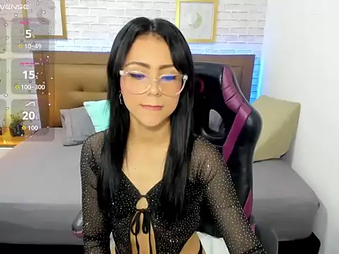 Snapshot of liittle_sunflower chatting on 11-19-25, 01:22 liittle sunflower online show from 11-19-25, 01:22