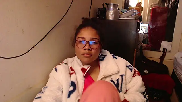 Snapshot of madelene chatting on 03-06-26, 02:30 madelene online show from 03-06-26, 02:30