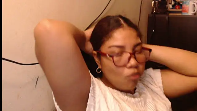 Snapshot of madelene chatting on 03-14-26, 01:01 madelene online show from 03-14-26, 01:01