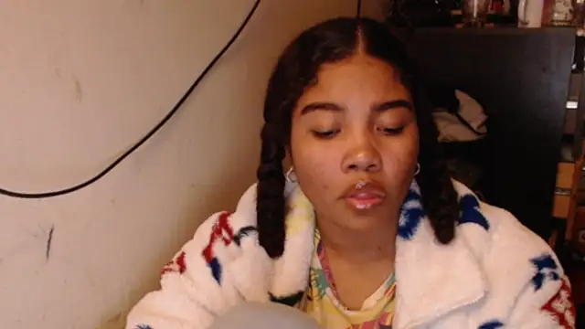 Snapshot of madelene chatting on 03-22-26, 02:15 madelene online show from 03-22-26, 02:15