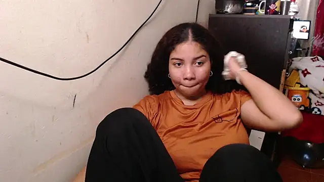 Snapshot of madelene chatting on 03-25-26, 01:00 madelene online show from 03-25-26, 01:00