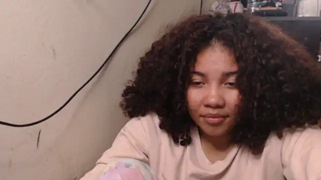 Snapshot of madelene chatting on 03-29-26, 03:17 madelene online show from 03-29-26, 03:17