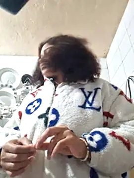 Snapshot of madelene chatting on 04-01-26, 01:50 madelene online show from 04-01-26, 01:50