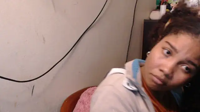 Snapshot of madelene chatting on 04-05-26, 01:14 madelene online show from 04-05-26, 01:14