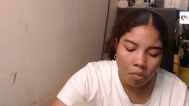 Snapshot of madelene chatting on 04-09-26, 01:38 madelene online show from 04-09-26, 01:38