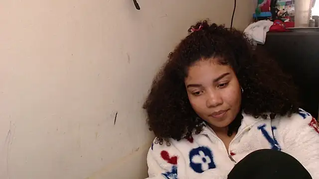 Snapshot of madelene chatting on 04-12-26, 03:11 madelene online show from 04-12-26, 03:11