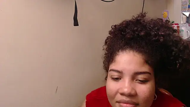 Snapshot of madelene chatting on 05-09-26, 01:33 madelene online show from 05-09-26, 01:33