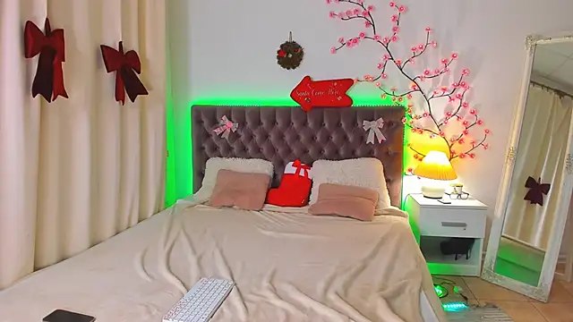 NikkiBustt online show from 12-22-25, 08:50