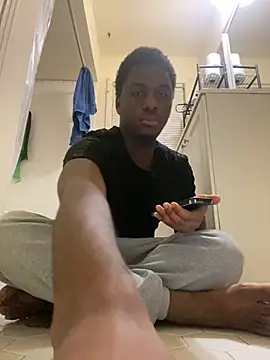Snapshot of ThickDic28 chatting on 05-18-26, 04:29 ThickDic28 online show from 05-18-26, 04:29
