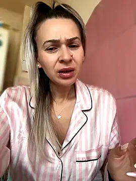 iSelena online show from 10-10-25, 05:50