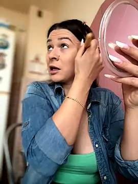 iSelena online show from 10-15-25, 06:13