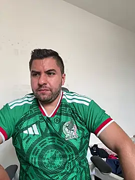 Snapshot of raulgzz4 chatting on 06-25-26, 04:55 raulgzz4 online show from 06-25-26, 04:55