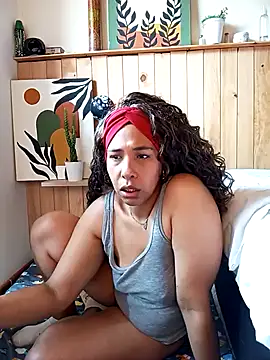 IVONNE COLLINS33 online show from 10-28-25, 03:04