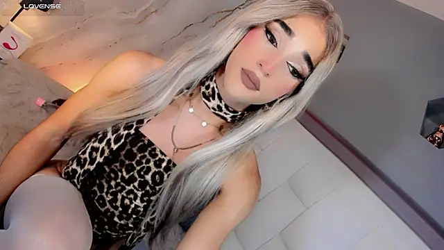 Snapshot of Ariia-janee chatting on 03-06-26, 05:04 Ariia-janee online show from 03-06-26, 05:04