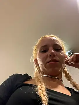 Snapshot of Bruna551 chatting on 10-18-25, 02:58 Bruna551 online show from 10-18-25, 02:58