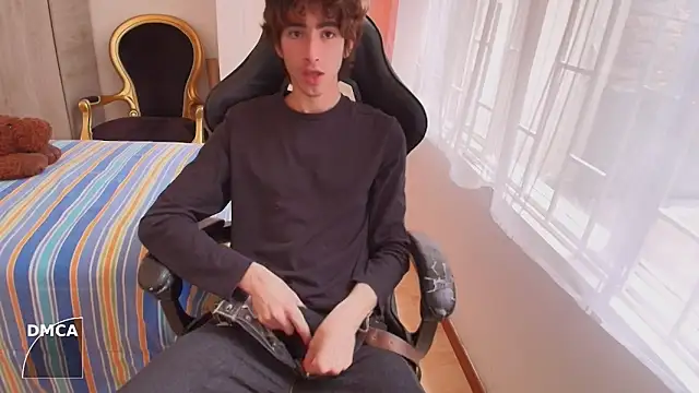 Nude Boy18 online show from 10-04-25, 08:29