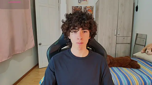 Nude Boy18 online show from 12-14-25, 01:11