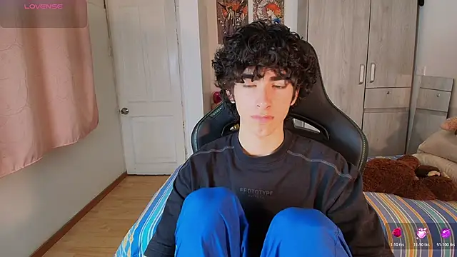 Nude Boy18 online show from 05-06-26, 07:02