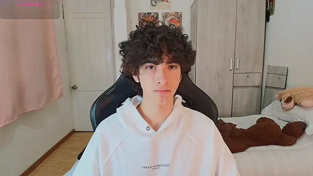 Nude Boy18 online show from 05-08-26, 12:38