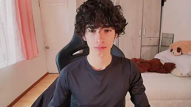 Nude Boy18 online show from 05-17-26, 08:05