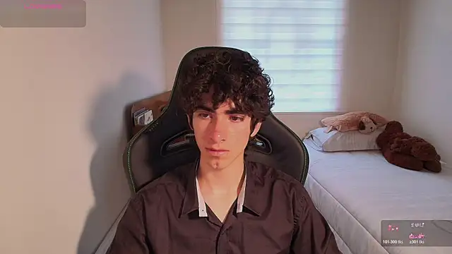 Snapshot of Nude_Boy18 chatting on 06-10-26, 10:08 Nude Boy18 online show from 06-10-26, 10:08