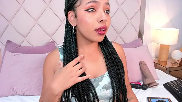 Snapshot of momo_ayasse chatting on 10-17-25, 09:28 momo ayasse online show from 10-17-25, 09:28