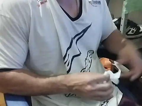 Snapshot of BRGusta459 chatting on 10-16-25, 10:33 BRGusta459 online show from 10-16-25, 10:33