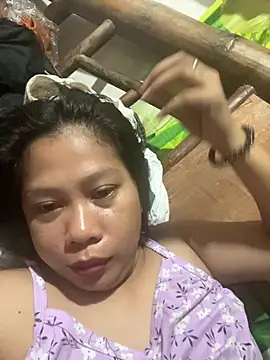 Snapshot of Pilipinalyn23 chatting on 08-08-26, 04:53 Pilipinalyn23 online show from 08-08-26, 04:53