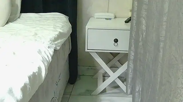 Petite Queenxx online show from 09-14-25, 03:05