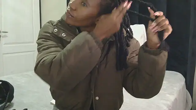 Petite Queenxx online show from 09-25-25, 01:48