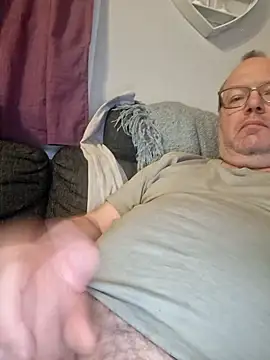 Snapshot of pettson72 chatting on 04-21-26, 08:34 pettson72 online show from 04-21-26, 08:34