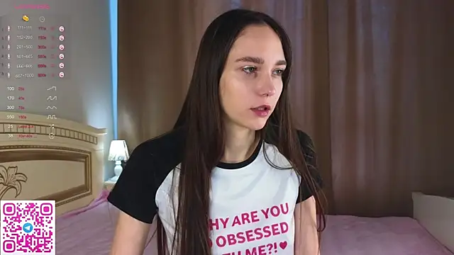 Snapshot of SoftieDream chatting on 10-17-25, 06:49 SoftieDream online show from 10-17-25, 06:49