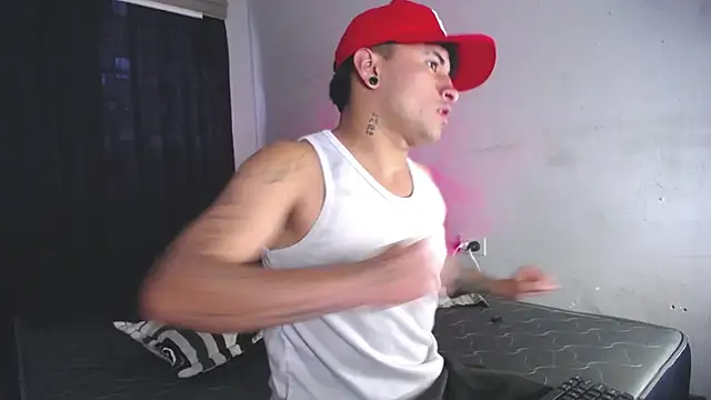 Snapshot of boylatin_7 chatting on 09-18-25, 07:27 boylatin 7 online show from 09-18-25, 07:27