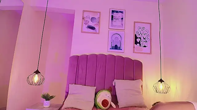 Isabelgh  online show from 10-07-25, 03:25