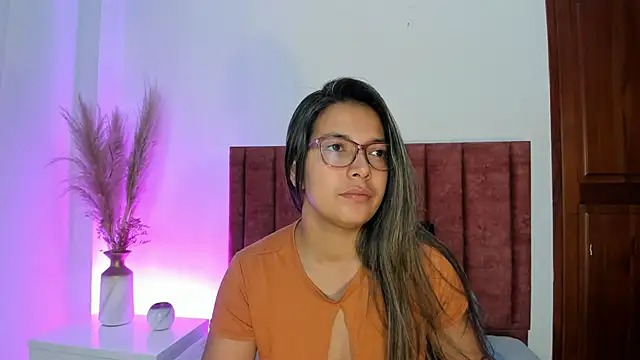 EllieFontanes online show from 09-18-25, 06:43