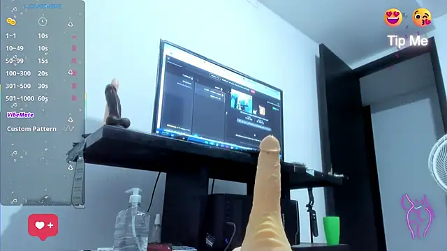 Snapshot of Alicia_Whitee chatting on 10-02-25, 10:22 Alicia Whitee online show from 10-02-25, 10:22