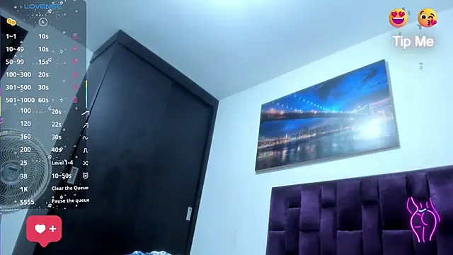 Snapshot of Alicia_Whitee chatting on 10-13-25, 10:15 Alicia Whitee online show from 10-13-25, 10:15