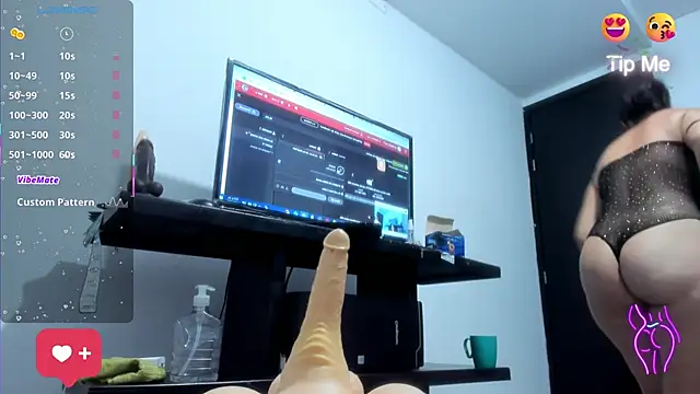 Snapshot of Alicia_Whitee chatting on 10-14-25, 10:16 Alicia Whitee online show from 10-14-25, 10:16