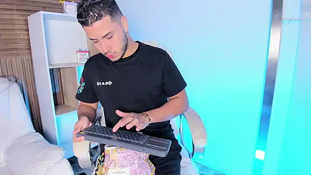 Axel grey  online show from 09-11-25, 11:54