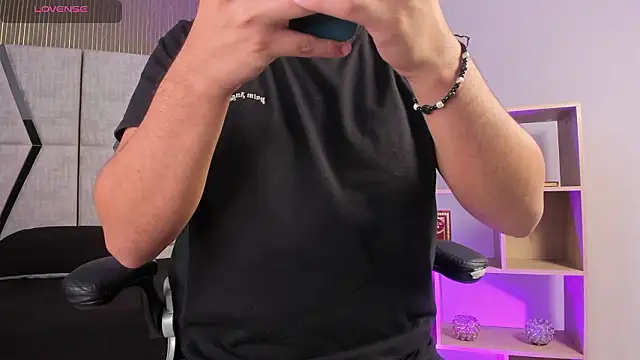 Snapshot of Axel_grey_ chatting on 02-11-26, 01:16 Axel grey online show from 02-11-26, 01:16