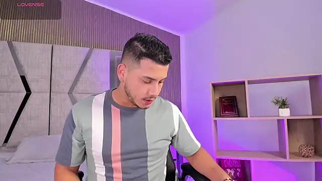 Snapshot of Axel_grey_ chatting on 02-24-26, 12:47 Axel grey online show from 02-24-26, 12:47