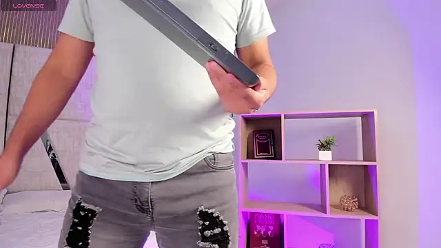 Snapshot of Axel_grey_ chatting on 02-26-26, 12:48 Axel grey online show from 02-26-26, 12:48