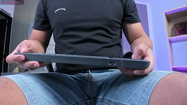 Snapshot of Axel_grey_ chatting on 02-27-26, 12:49 Axel grey online show from 02-27-26, 12:49