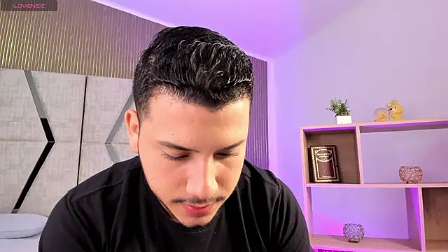 Snapshot of Axel_grey_ chatting on 03-06-26, 12:45 Axel grey online show from 03-06-26, 12:45